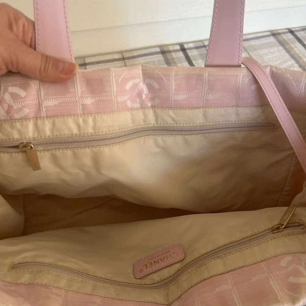 Chanel Light Pink Tote Bag- CC Logo - Picture 10 of 16